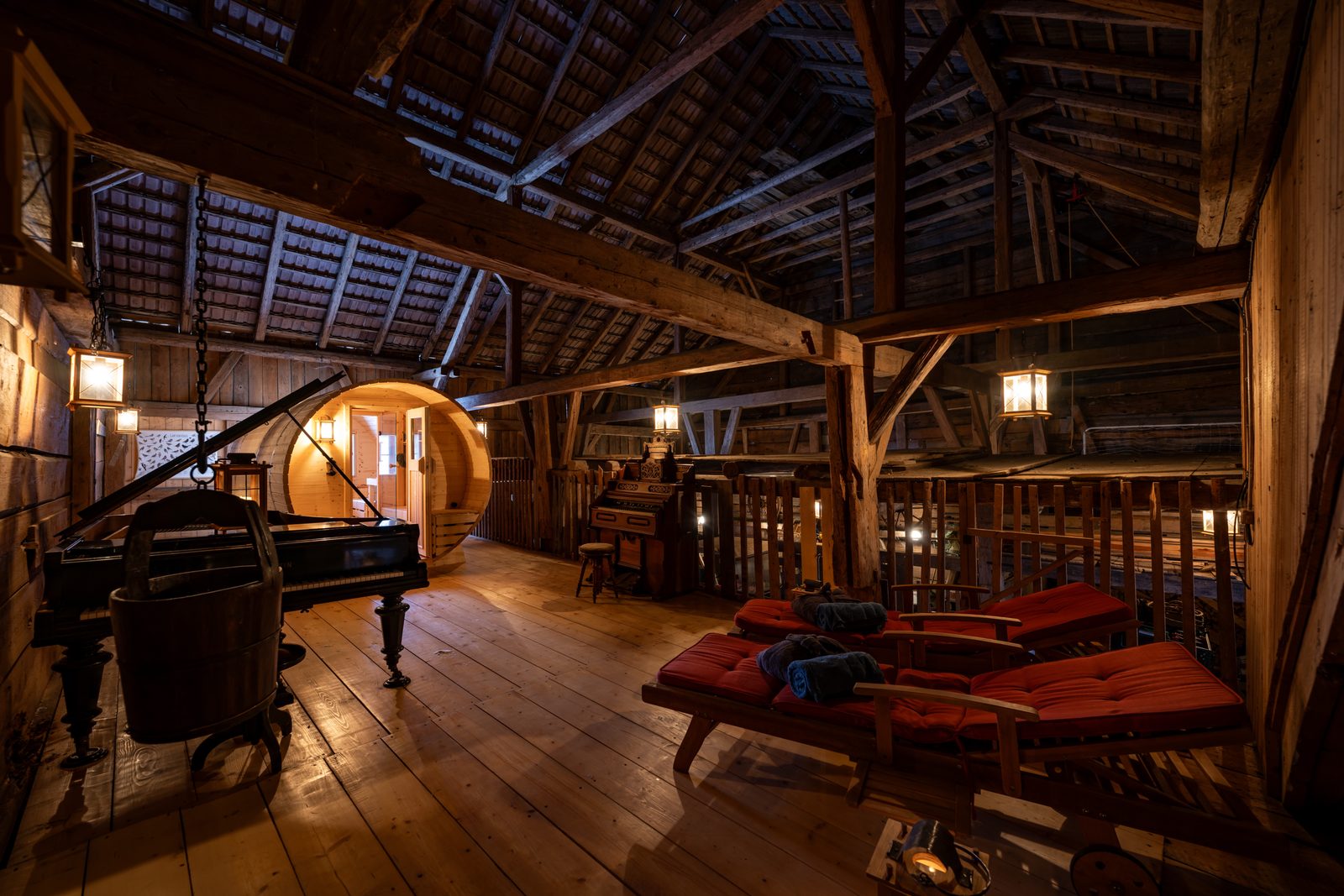 Fasssauna in der historischen Tenne Mesnerhaus Allgäu